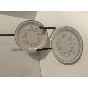 SET OF 2 HEARTHSIDE HAND DECORATED CHANTILLY FLEUR DE LUNE 7 3/4" IN PLATES